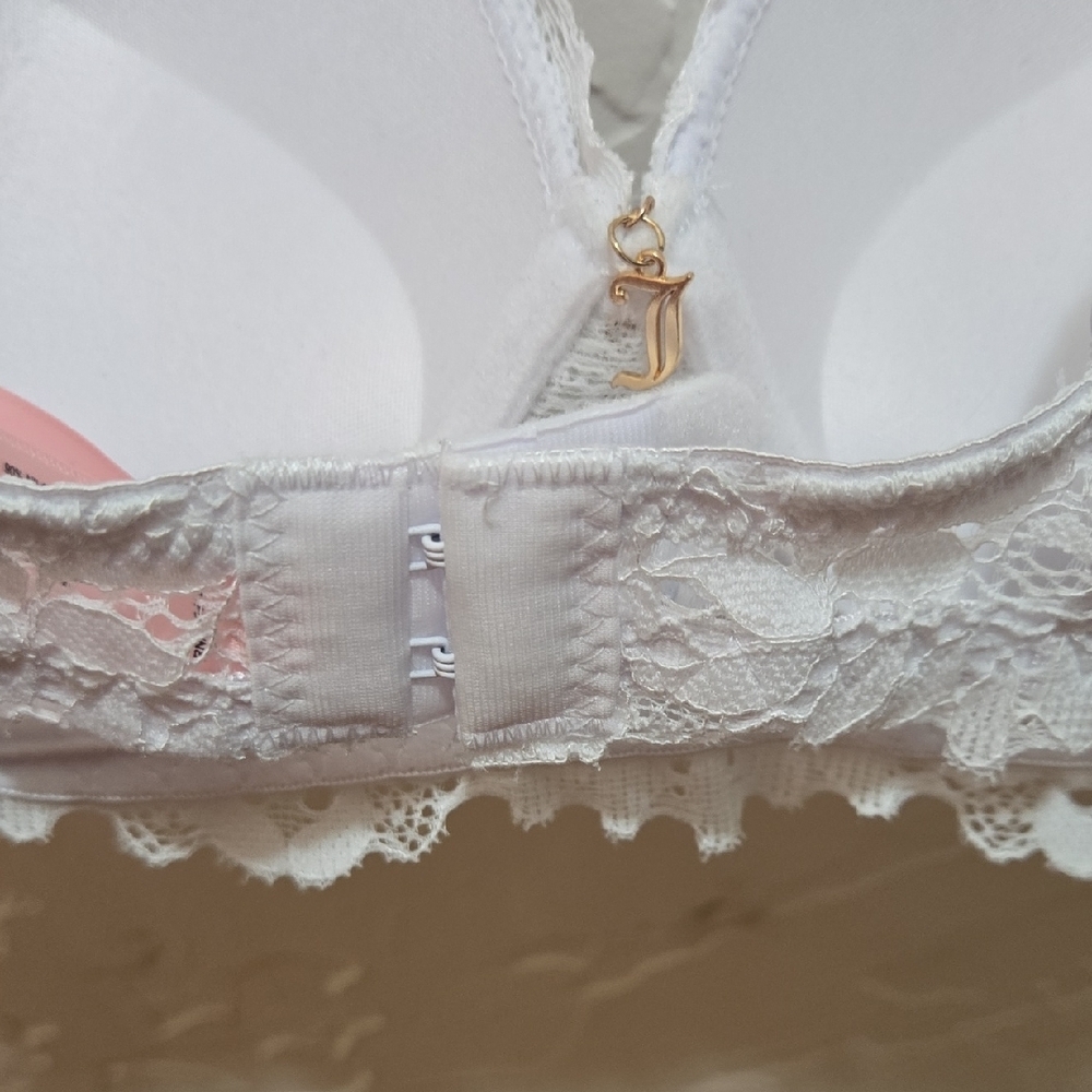 3/$10 NWOT-Juicy Couture White Push-up Lace Bra with Underwire - Picture 5 of 6